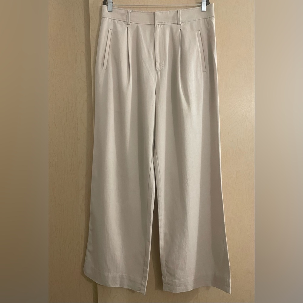 Everlane The Draper Pleated Pant in Buttersmooth - Sandstone